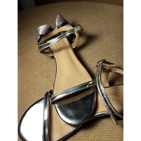 Silver Sandals with Bows- Big Girls size 3.5 Xian Meng Xian Ying - Picture 9 of 15